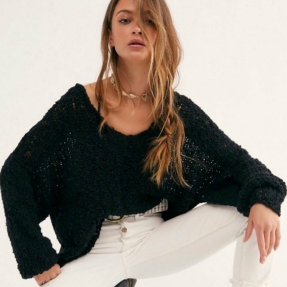 Free People Women V-neck Black Long Sleeves Oversized Sweater Size Medium - Picture 1 of 5
